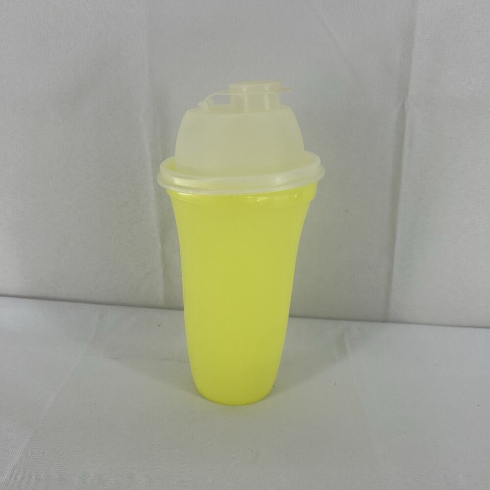 Vintage 3 PC Tupperware Quick Shake Shaker Mixer Blender 16 oz. #844 Yellow